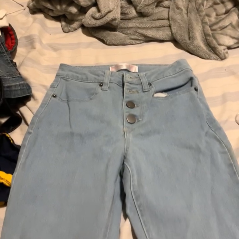No Boundaries Women's High Rise Light Blue Jeans